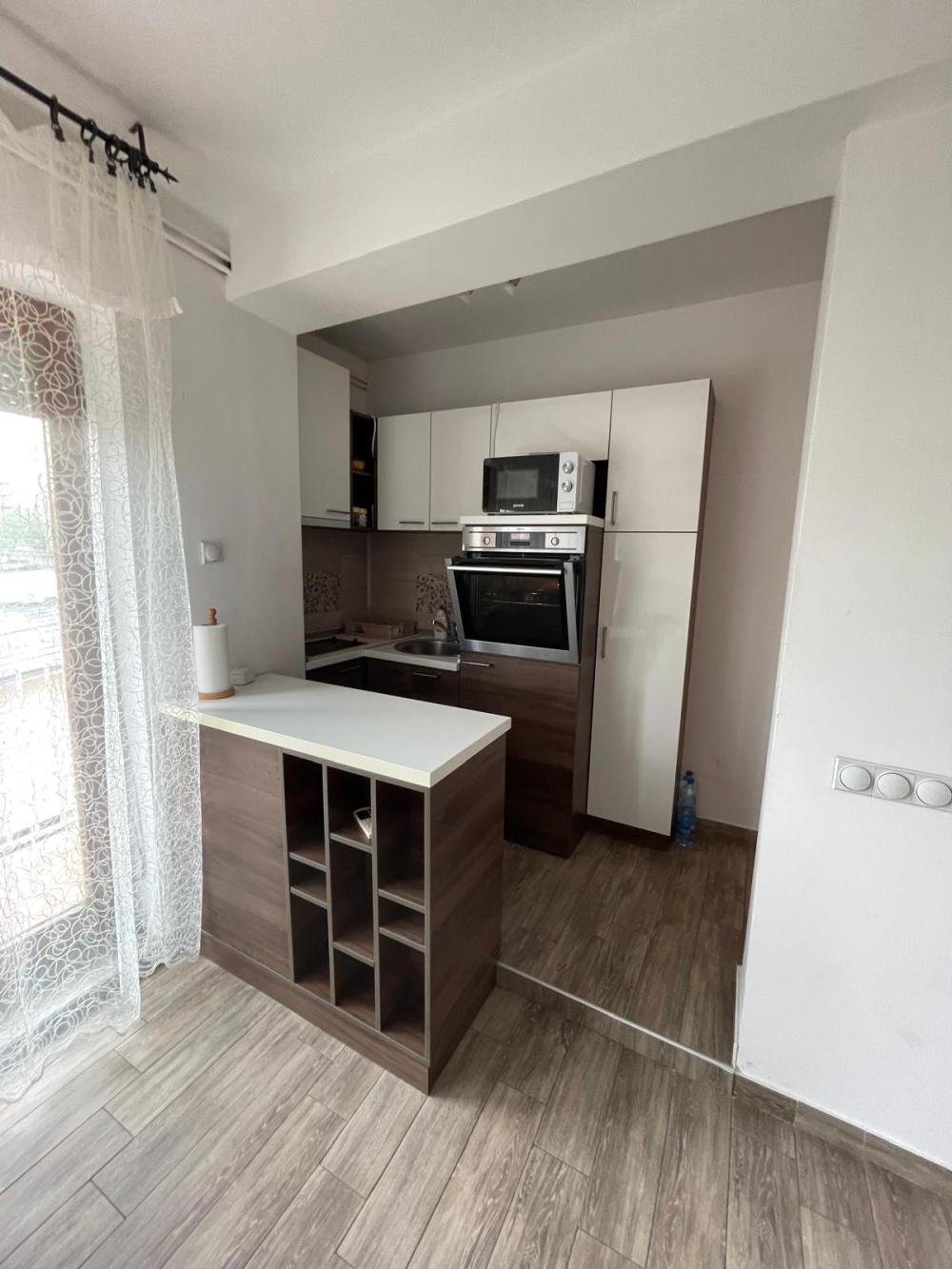 Slika 2 - Dvosoban, 45m2, U blizini Džamije Niš, sa terasom